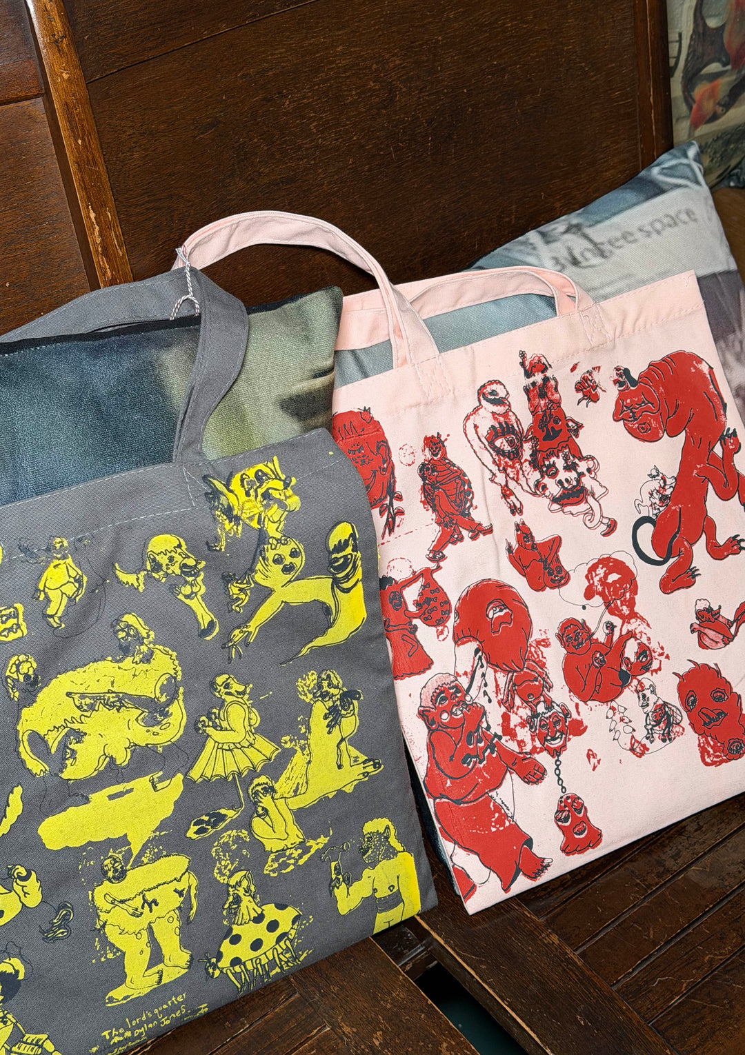 Bungee Tote - The Lord's Quarter, by Dylan Jones (2 colors)