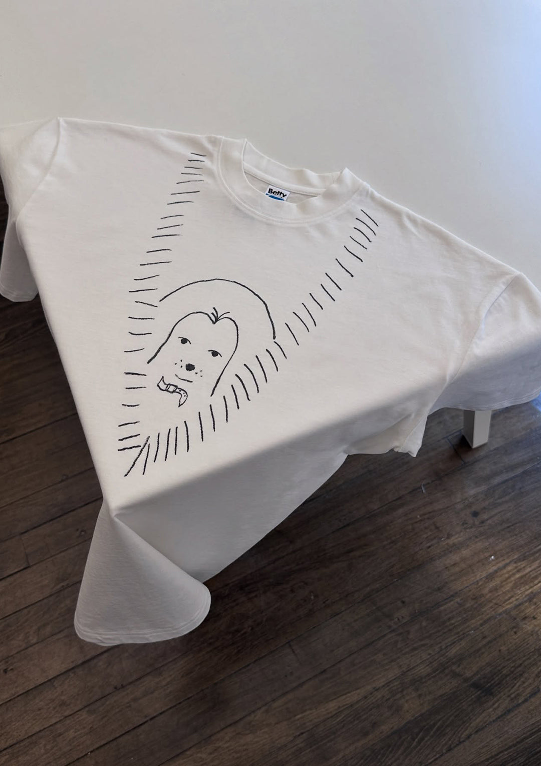2025 Souvenir T-shirt - Betty Pretty Coco V Tee