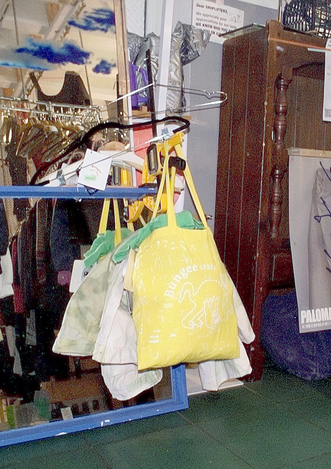 Package-FREE Bungee Tote (2023) in Banana