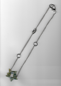 绿环星 Lǜ huán xīng (Green Loop Star Necklace)